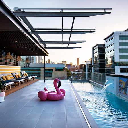 Ovolo The Valley Brisbane Bagian luar foto Rooftop pool at the Hotel