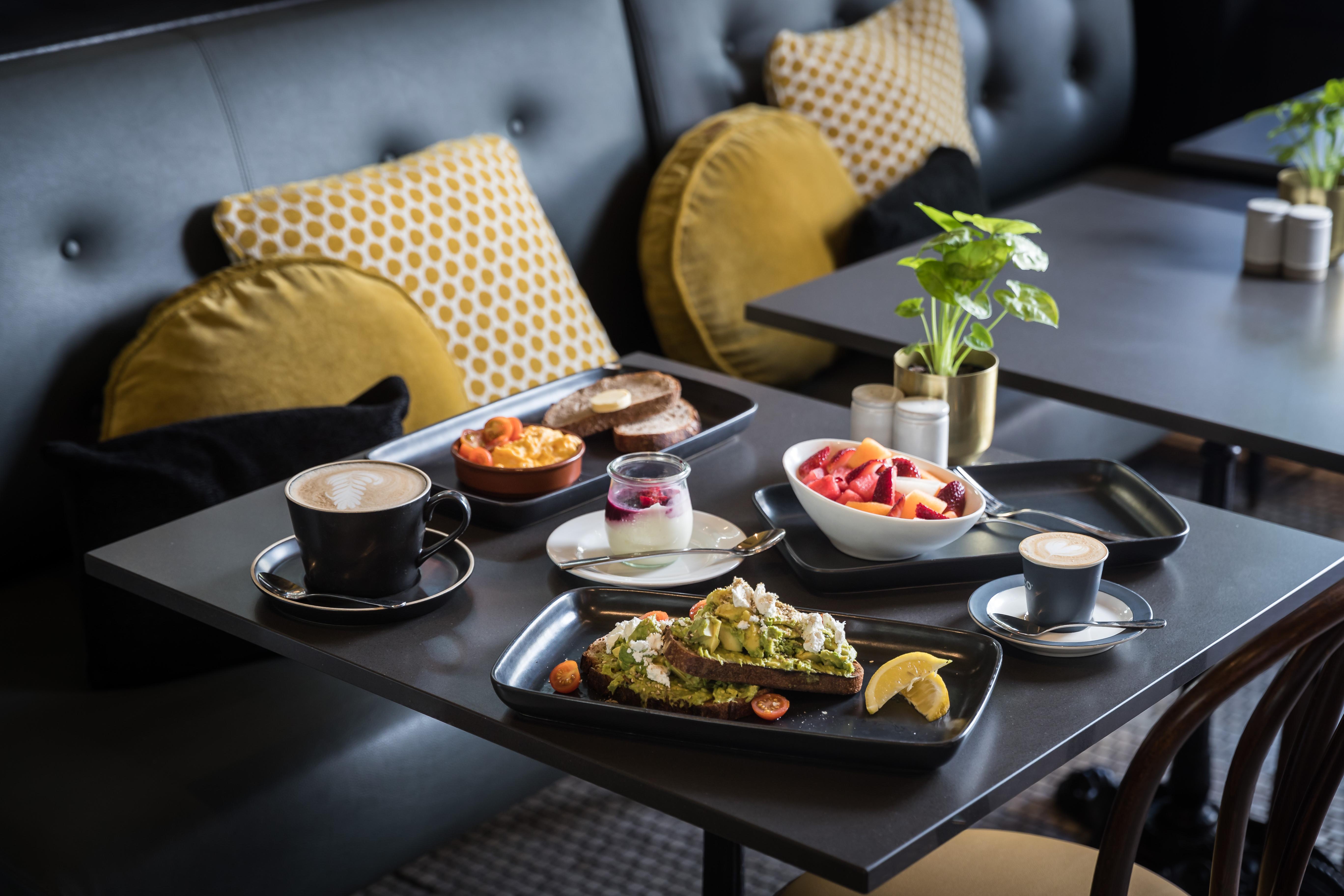Ovolo The Valley Brisbane Bagian luar foto A selection of food and drink at the restaurant