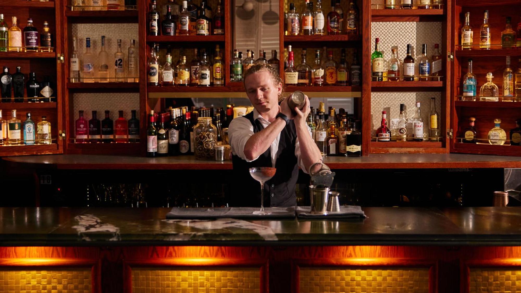 Ovolo The Valley Brisbane Bagian luar foto A bartender at work