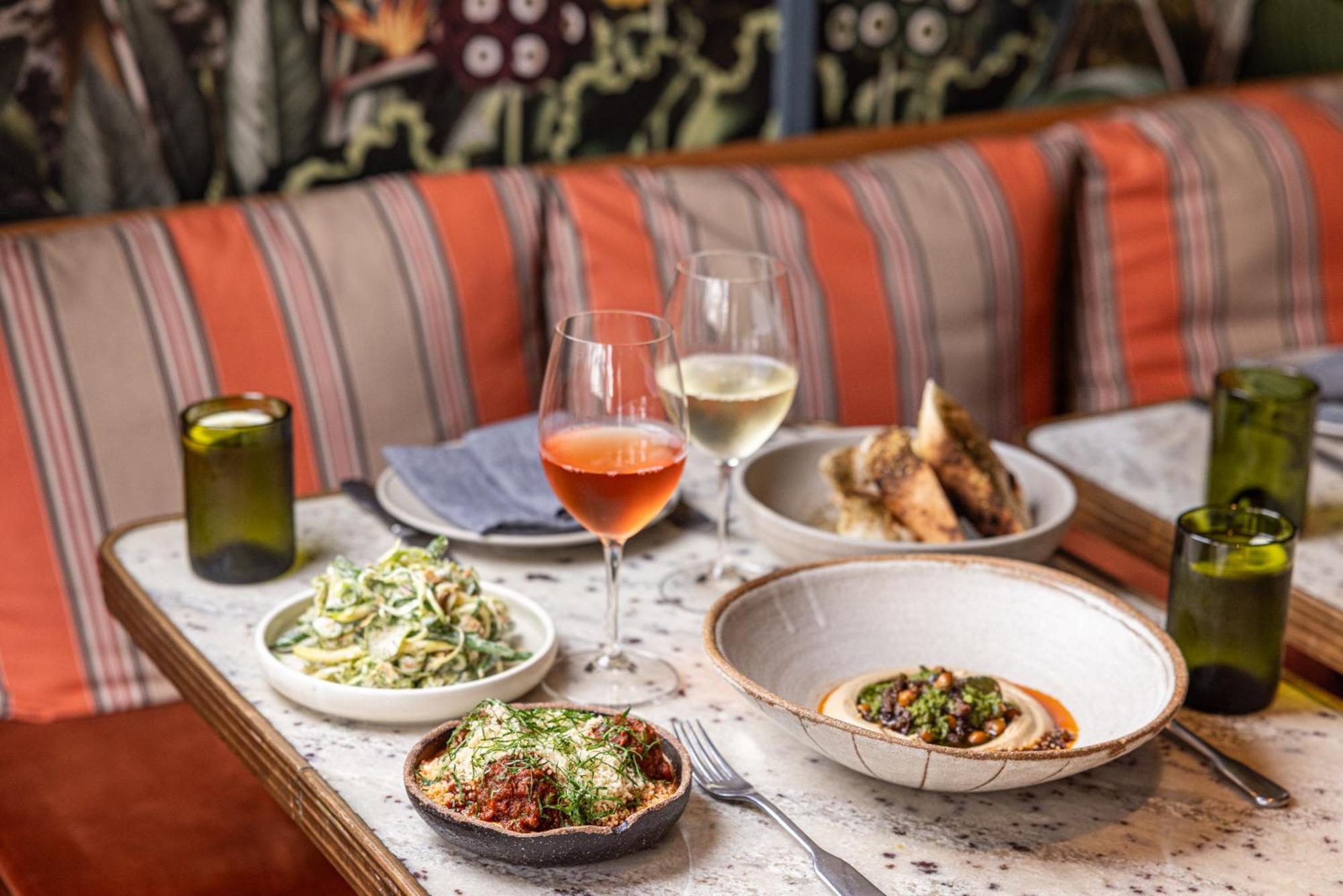 Ovolo The Valley Brisbane Bagian luar foto Dishes at the restaurant