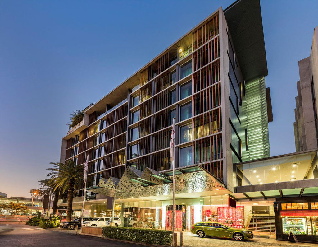 Ovolo The Valley Brisbane Bagian luar foto The hotel at night