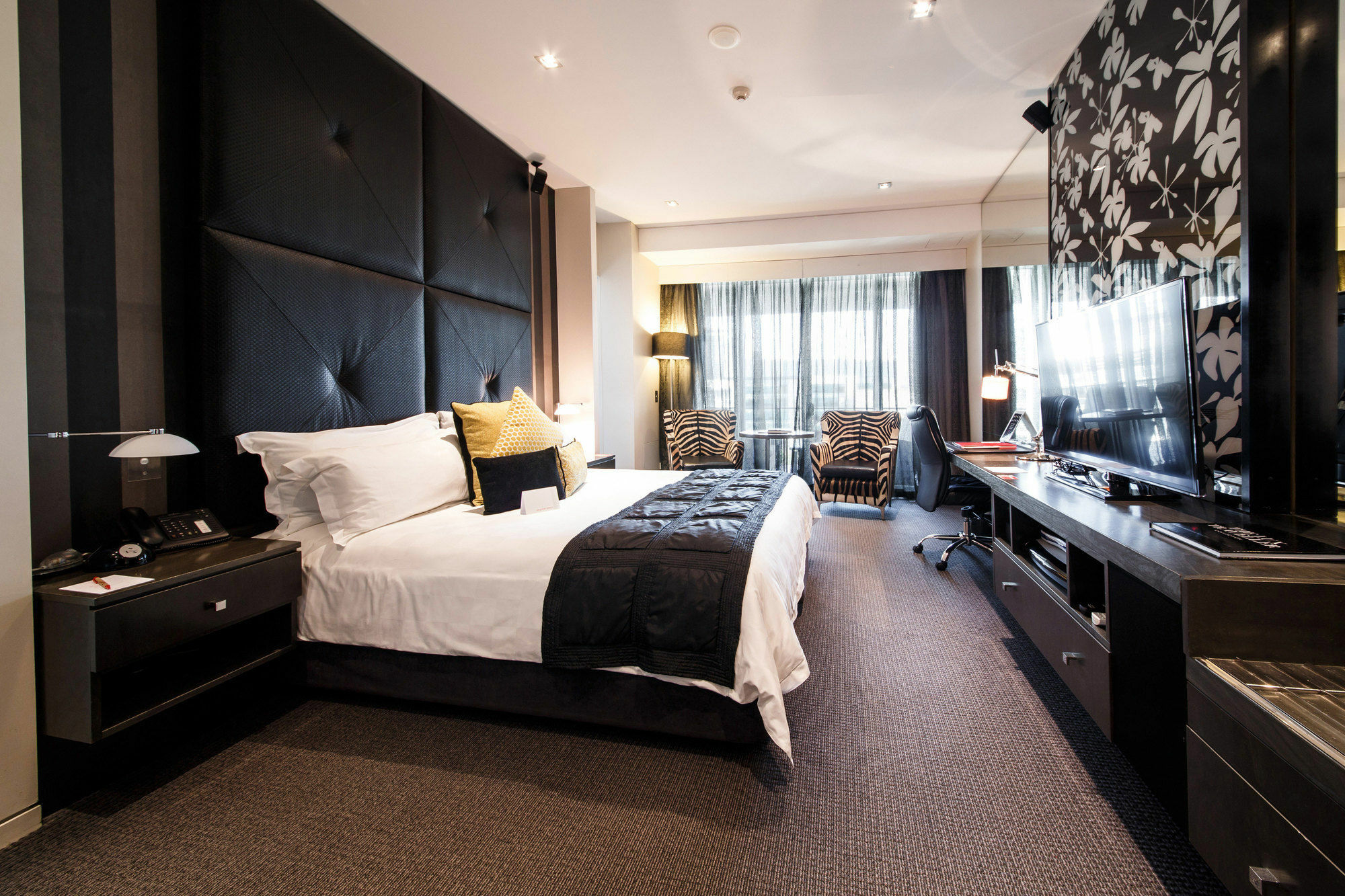 Ovolo The Valley Brisbane Bagian luar foto A room at the hotel