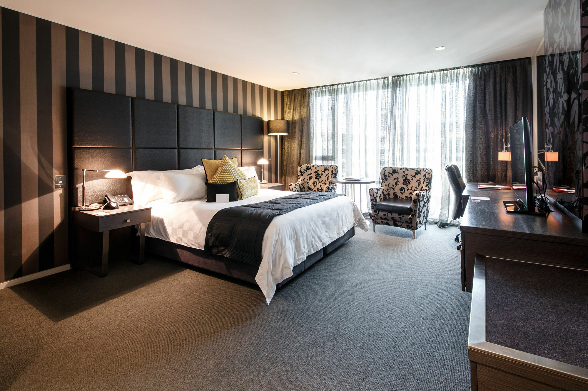 Ovolo The Valley Brisbane Bagian luar foto A room at the hotel