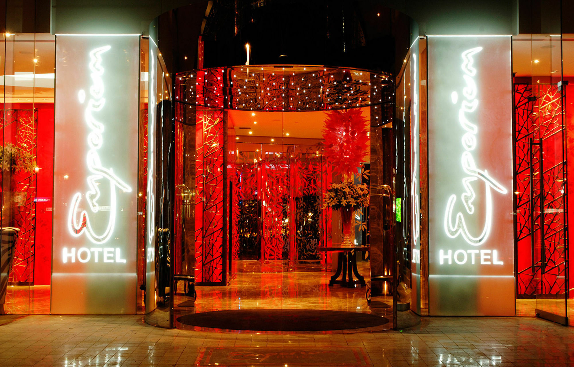 Ovolo The Valley Brisbane Bagian luar foto Entrance to the hotel